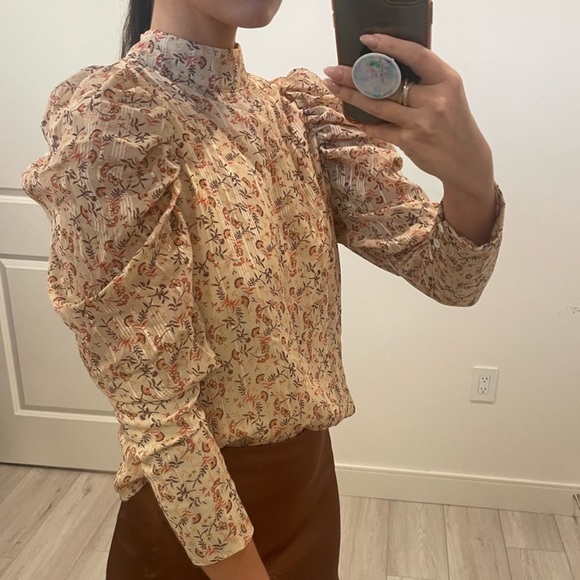 En Saison Tops - En Saison Puffed Sleeve Blouse